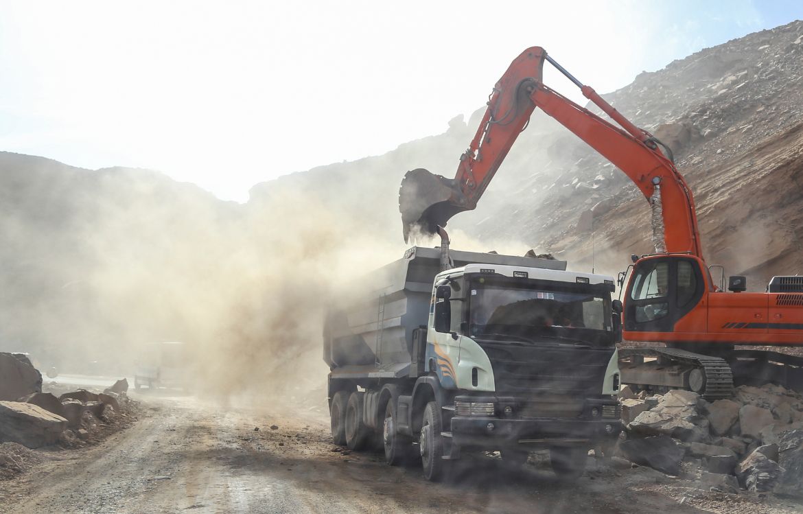 Limiter la poussière sur les chantiers de terrassement : innovations et bonnes pratiques
