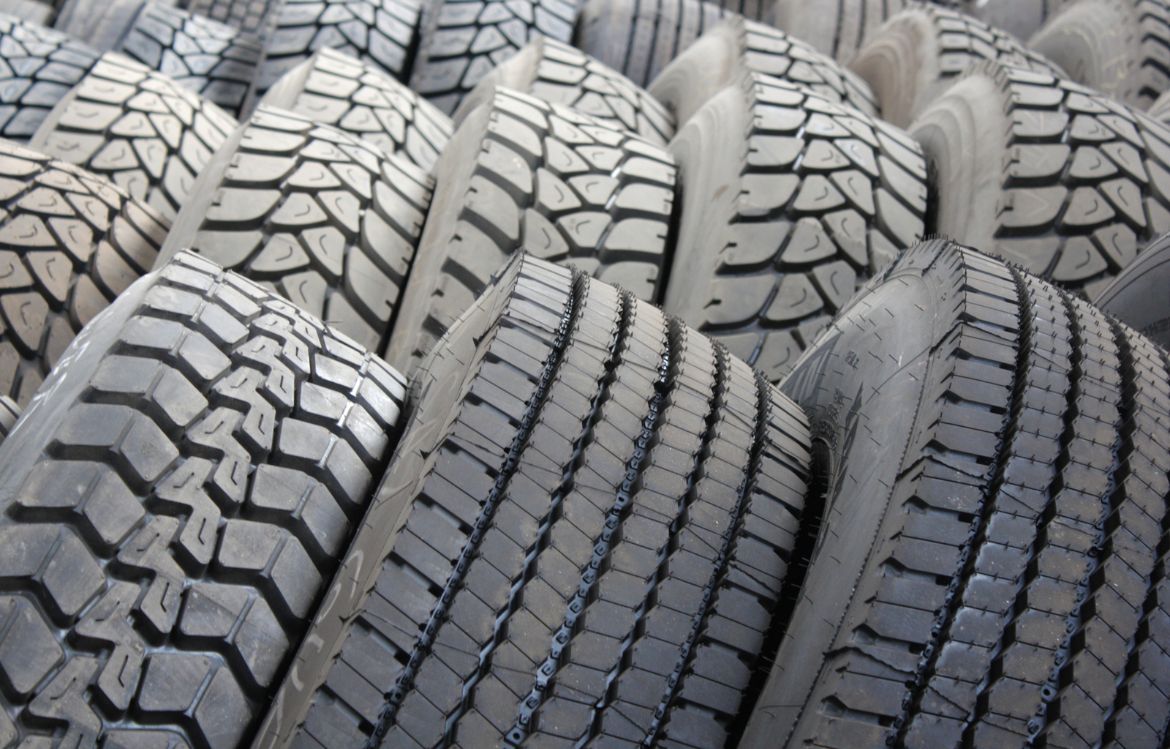 Recyclage des pneus usagés : une innovation durable pour les revêtements de voirie